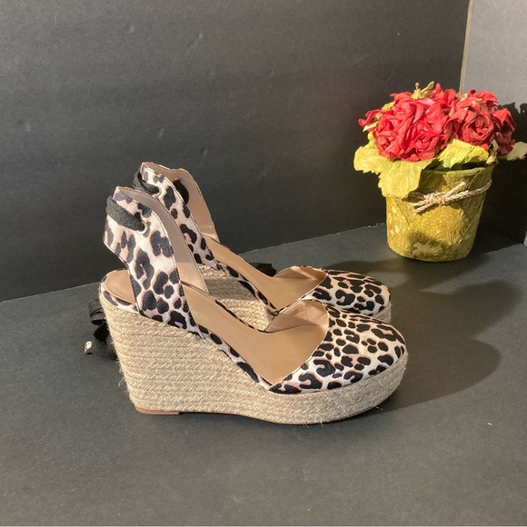 Jennifer Lopez Shoes | Color Tan Leopard Print | Size 7.5M | New No Box - Picture 1 of 7
